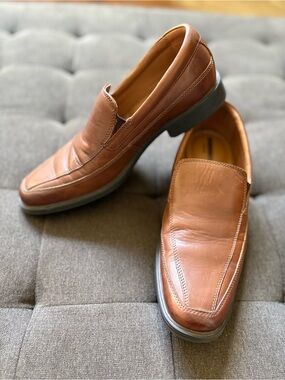 Clarks Men's Dresslite Step
Dark Tan Leather Slip-On Loafers